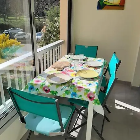 T2 Paisible, Wifi, Proche Et Pinede Apartmán *