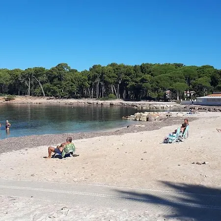 T2 Paisible, Wifi, Proche Et Pinede Apartmán *