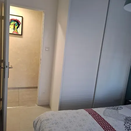 T2 Paisible, Wifi, Proche Et Pinede Apartmán